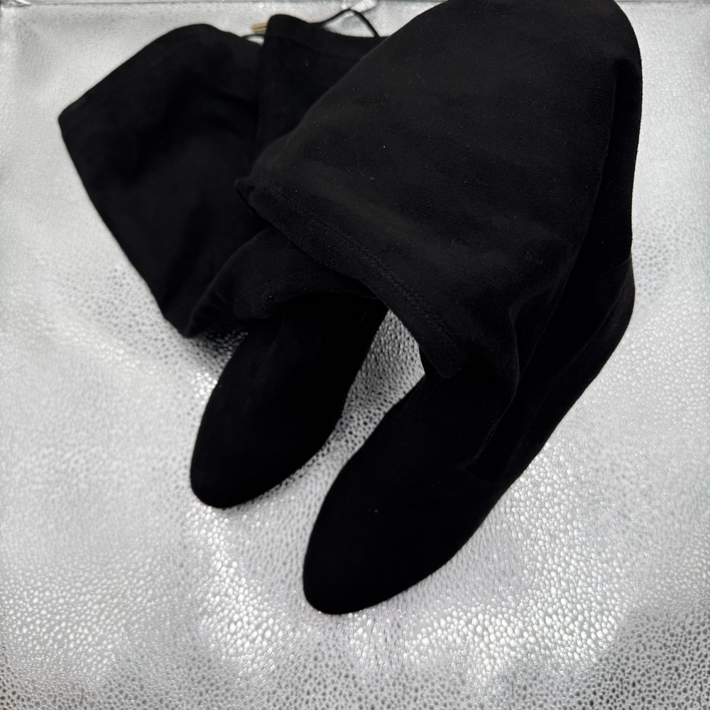 Chic Black Suede Boots